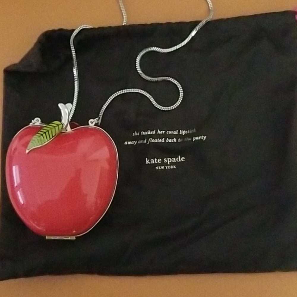Mint condition kate spade apple purse w/ dust bag